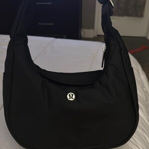 Lululemon city essentials shoulder bag 4L